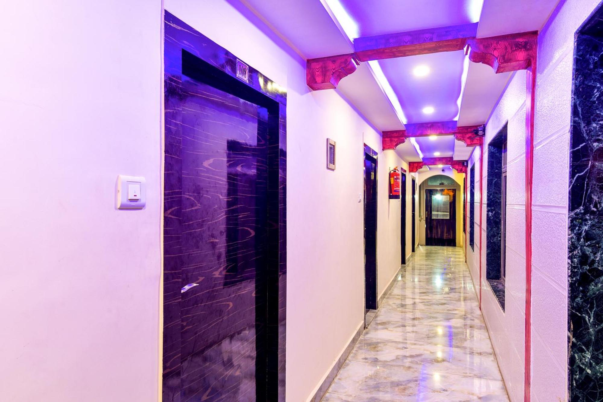 מומביי Hotel Deluxe מראה חיצוני תמונה