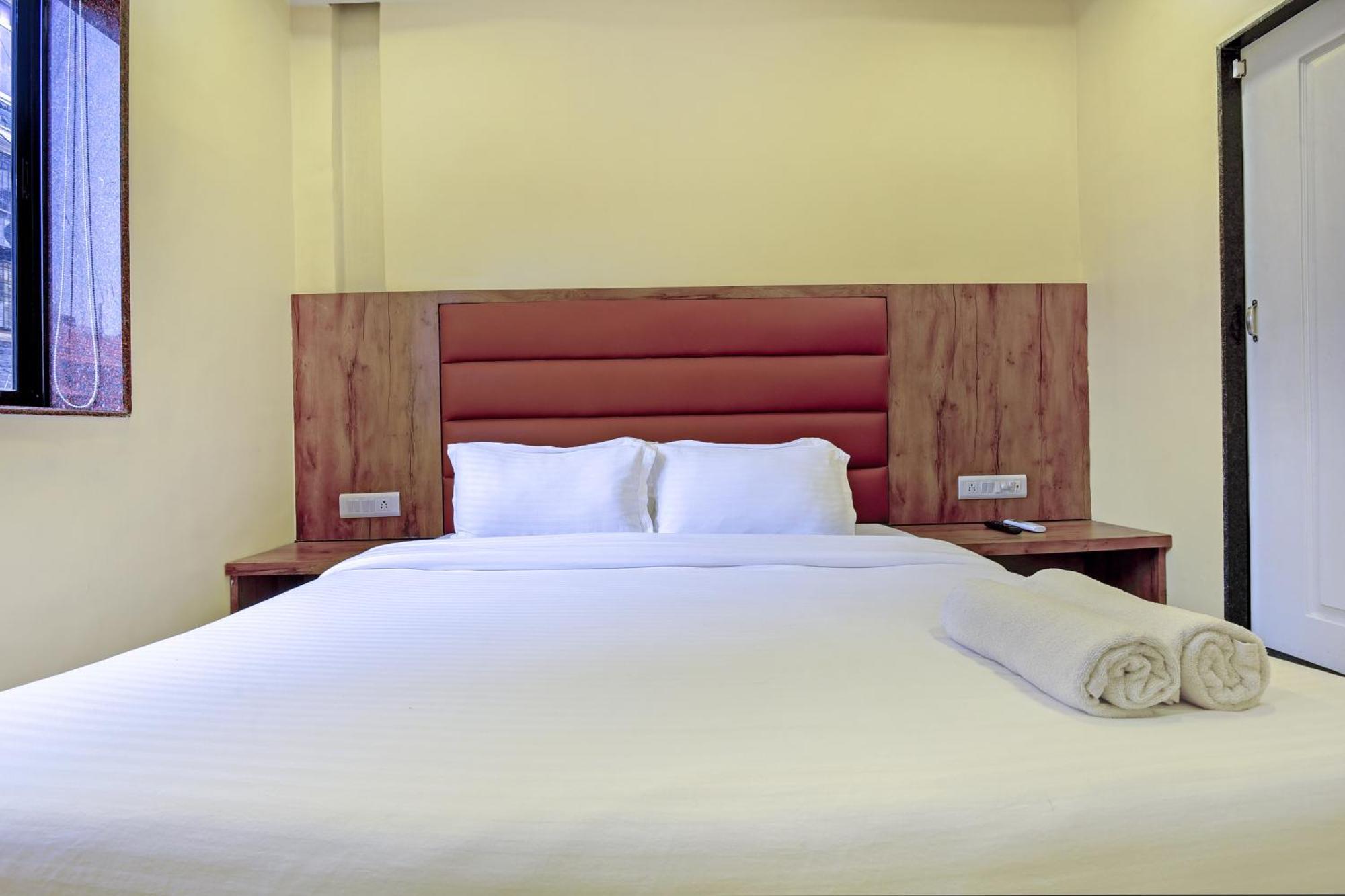 מומביי Hotel Deluxe מראה חיצוני תמונה